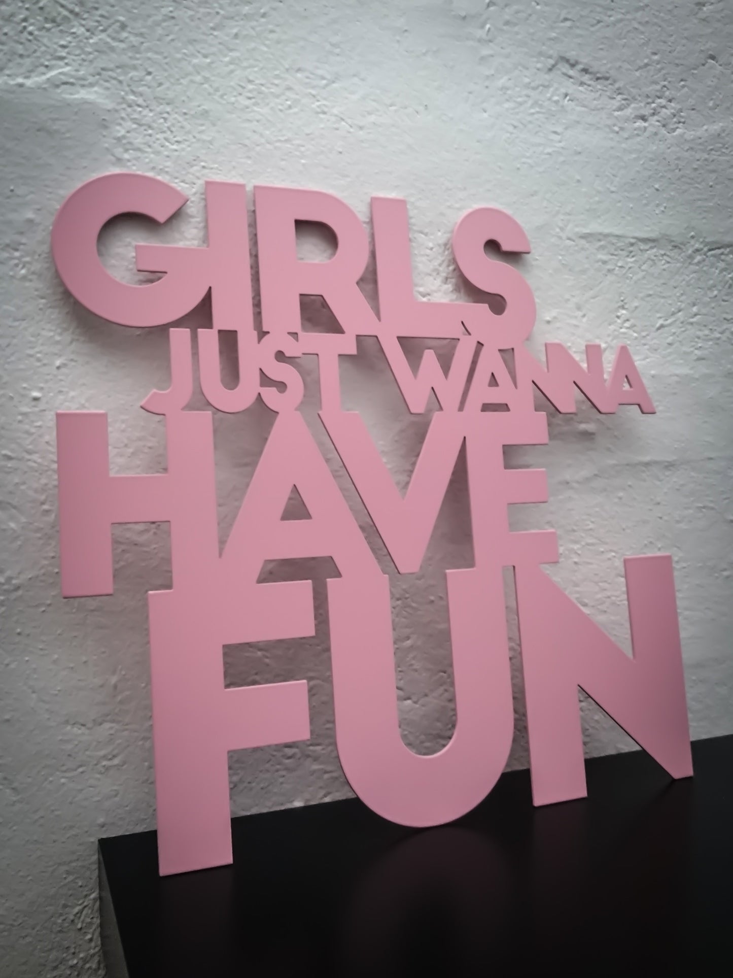 Girls just wanna have fun - Pinklakeret 33x32cm