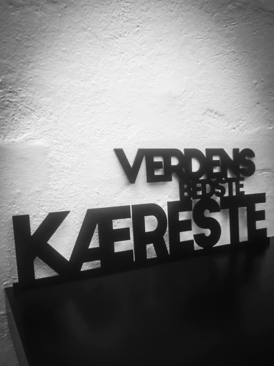 Verdens bedste kæreste - Sortlakeret 44x17cm