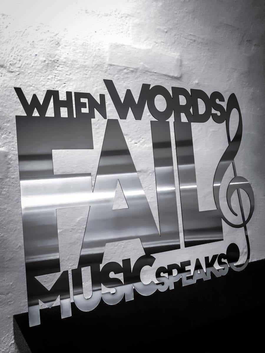 When words fail music speaks - Stainless steel 41x32cm