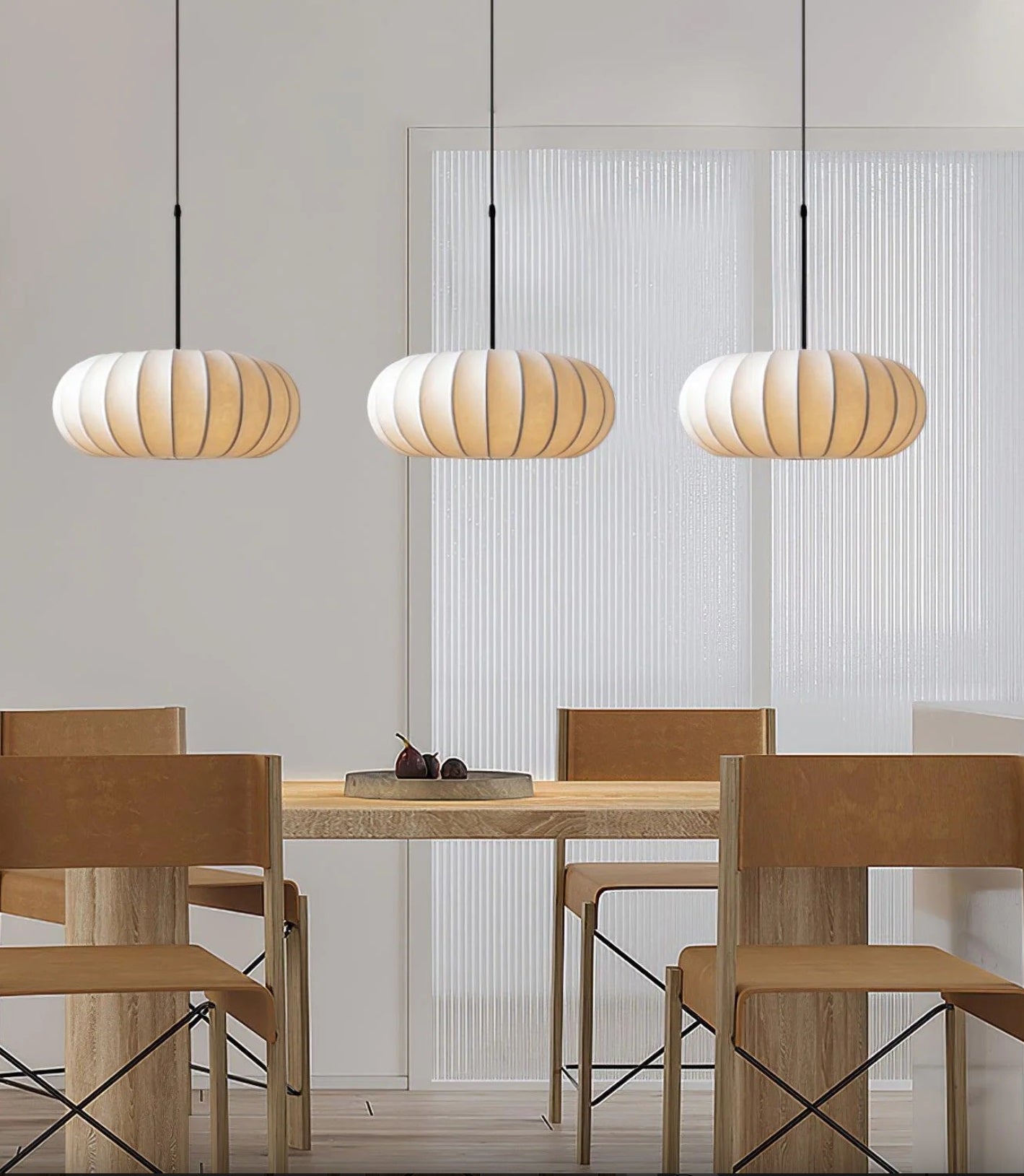 Pumpkin Glow pendellamper i gruppe over spisebord