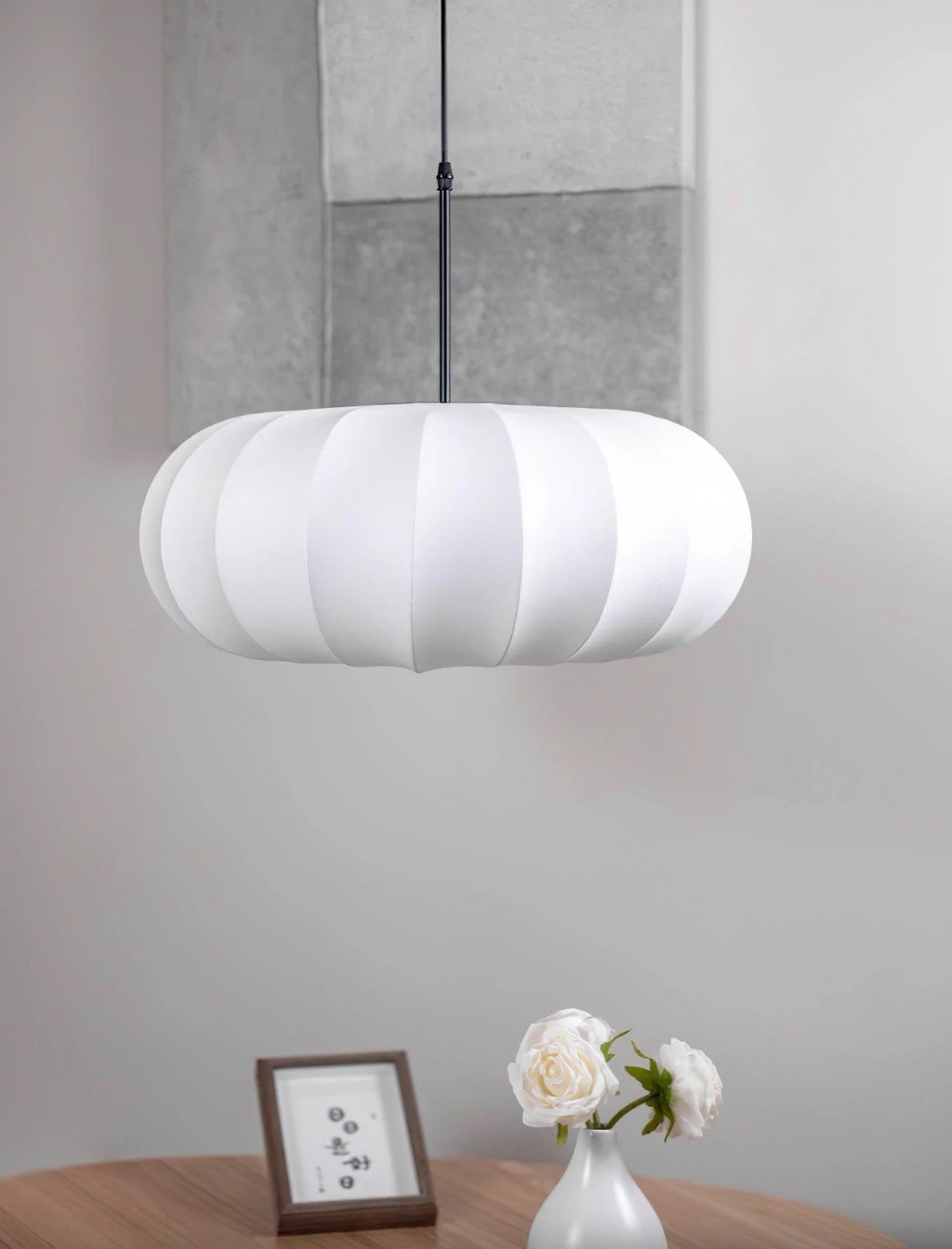 Pumpkin Glow pendellampe hvid over bord