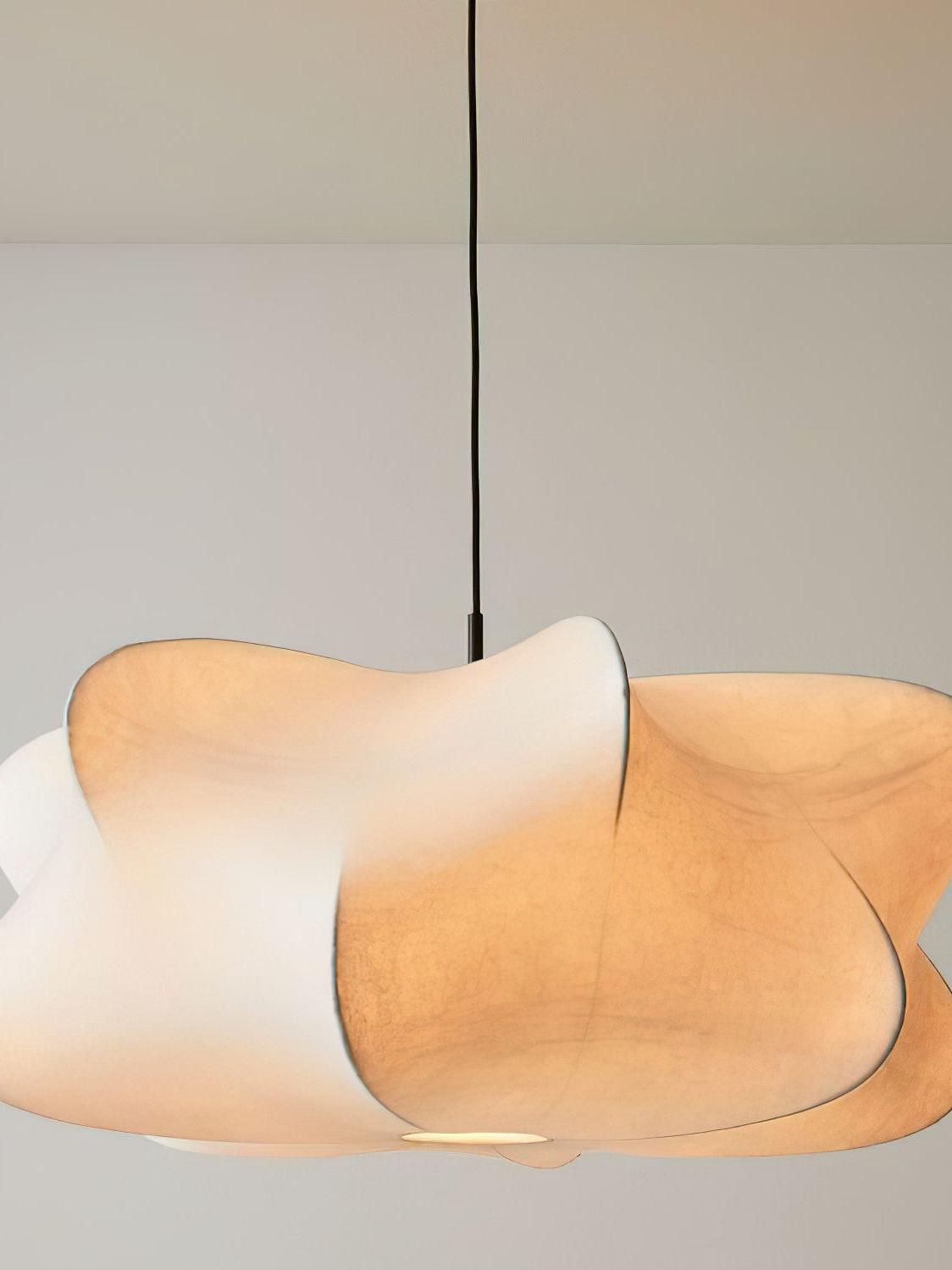 Detalje af SkySilk tændt pendellampe i silkepolymer