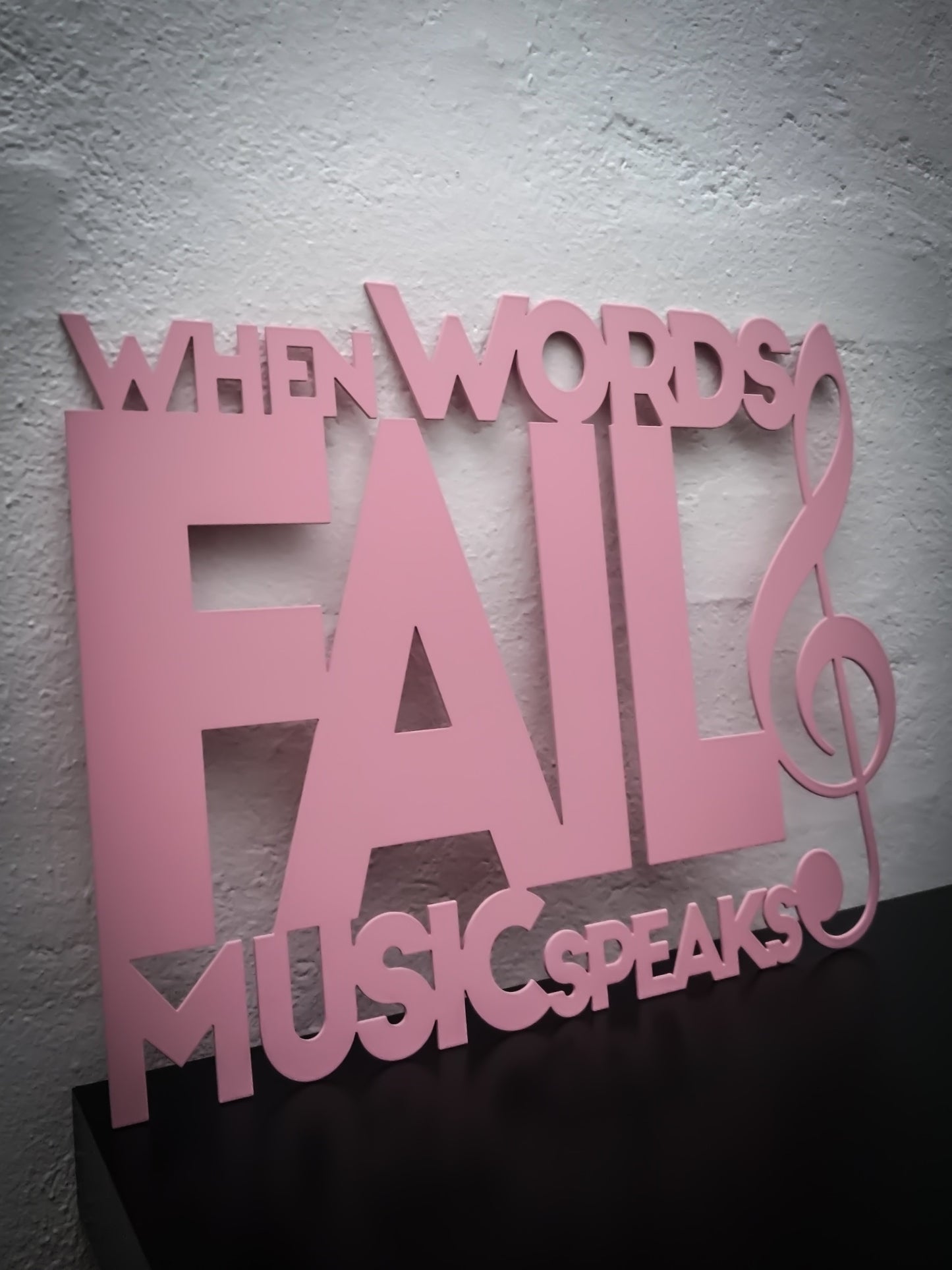 When words fail music speaks - Pinklakeret 41x32cm
