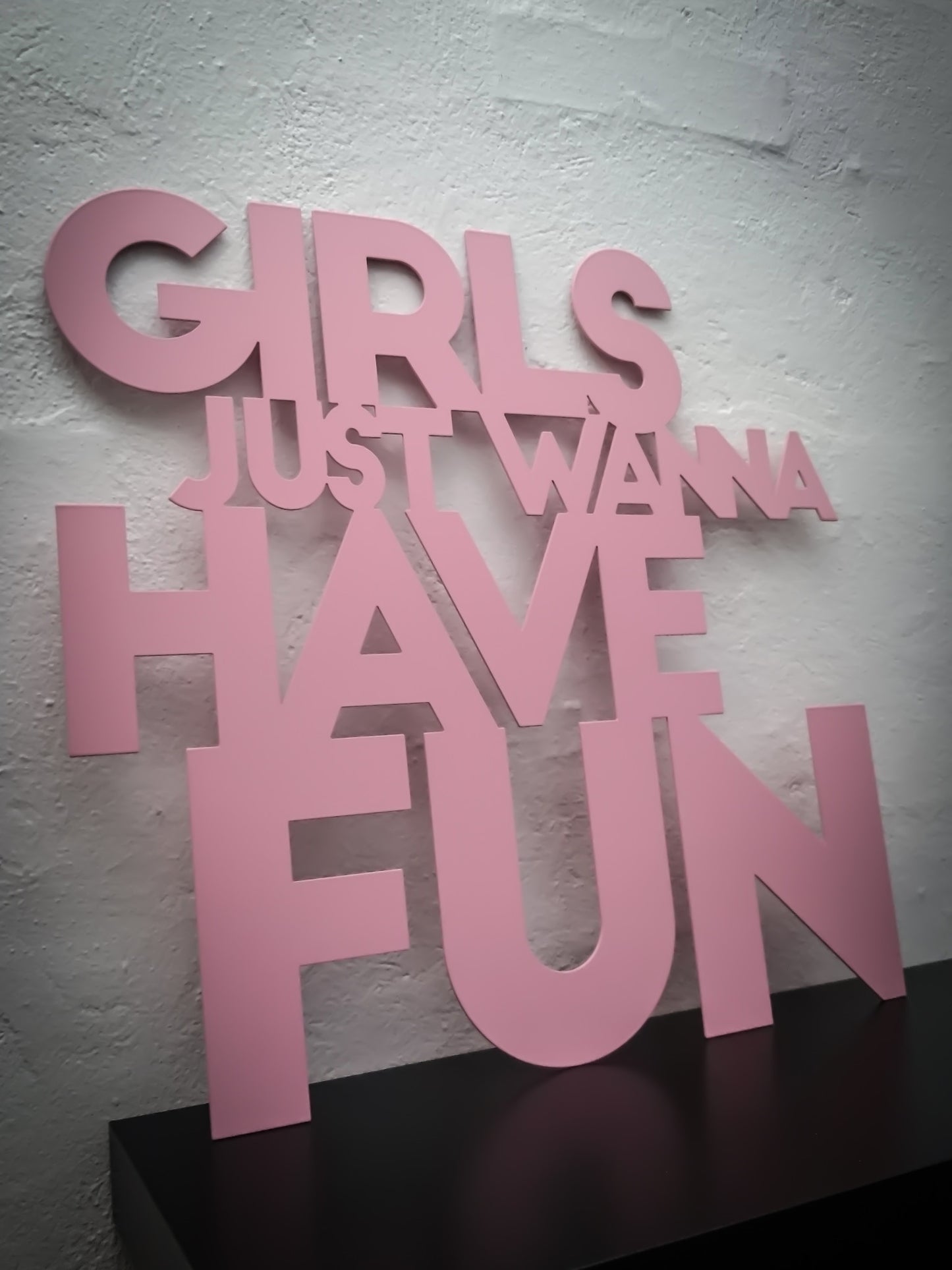 Girls just wanna have fun - Rosa lackiert 50x48,5cm