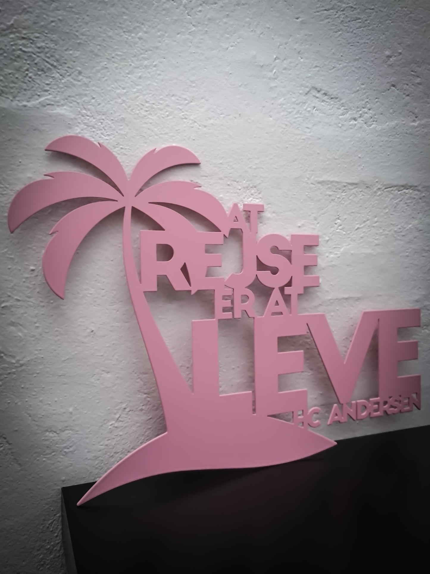 Metalskilt med citat - At rejse er at leve