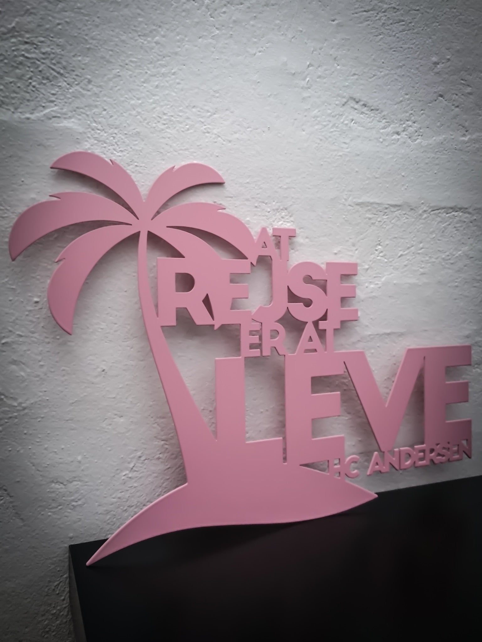 Metalskilt med citat - At rejse er at leve