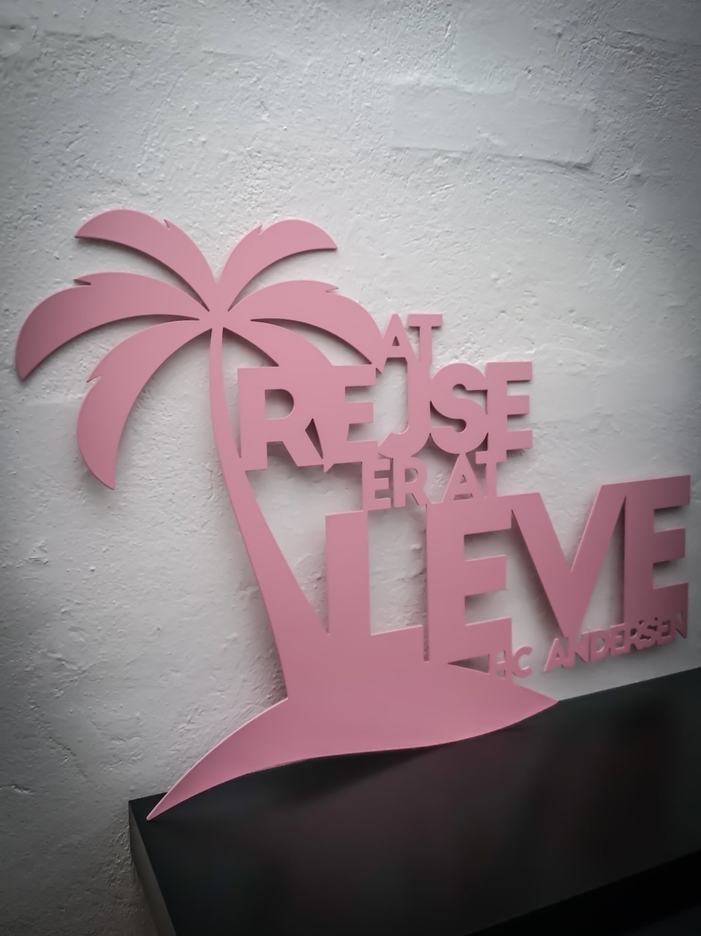 Metalskilt med citat - At rejse er at leve