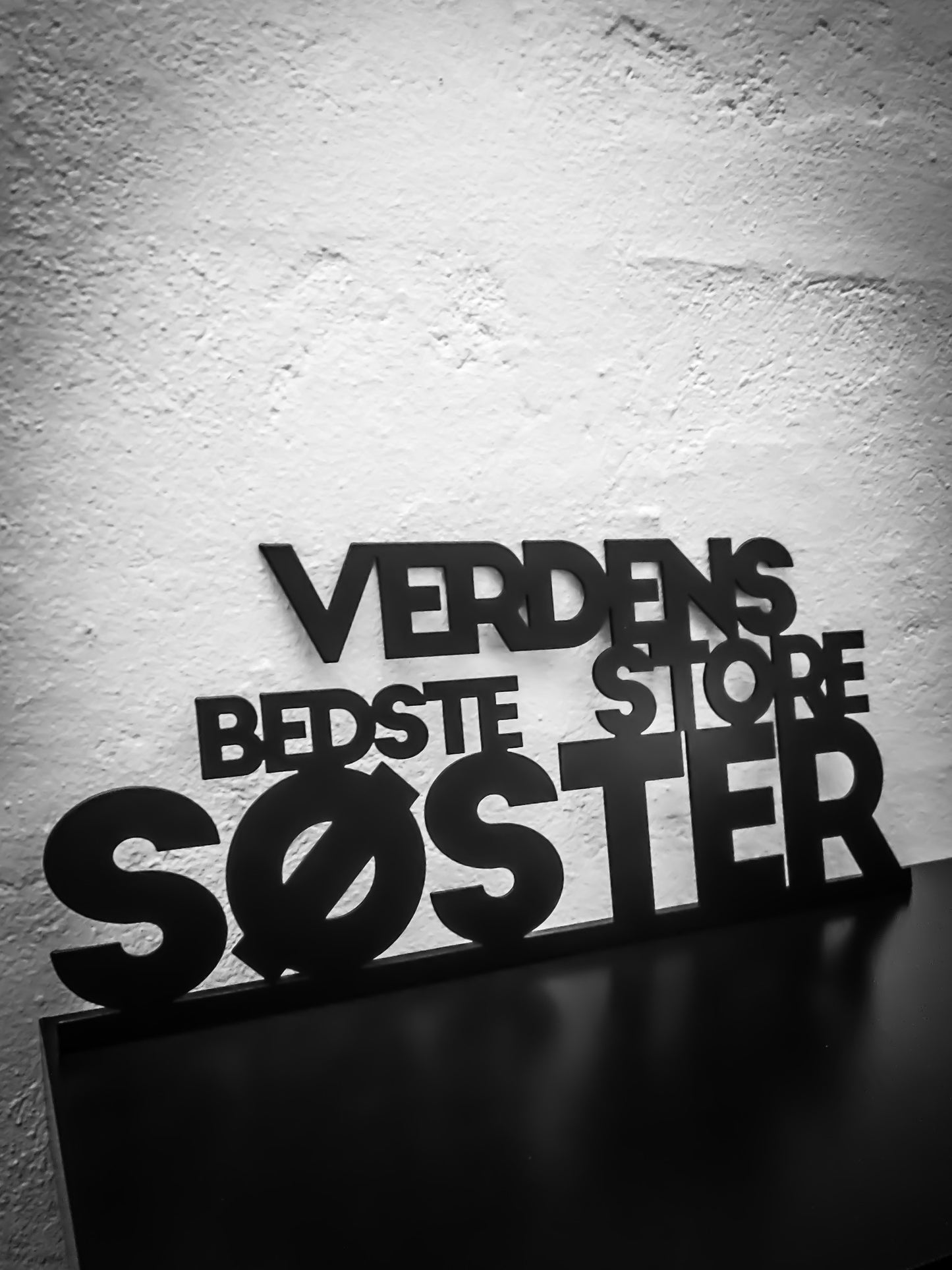 World's best big sister - Black lacquered 42x18.5cm