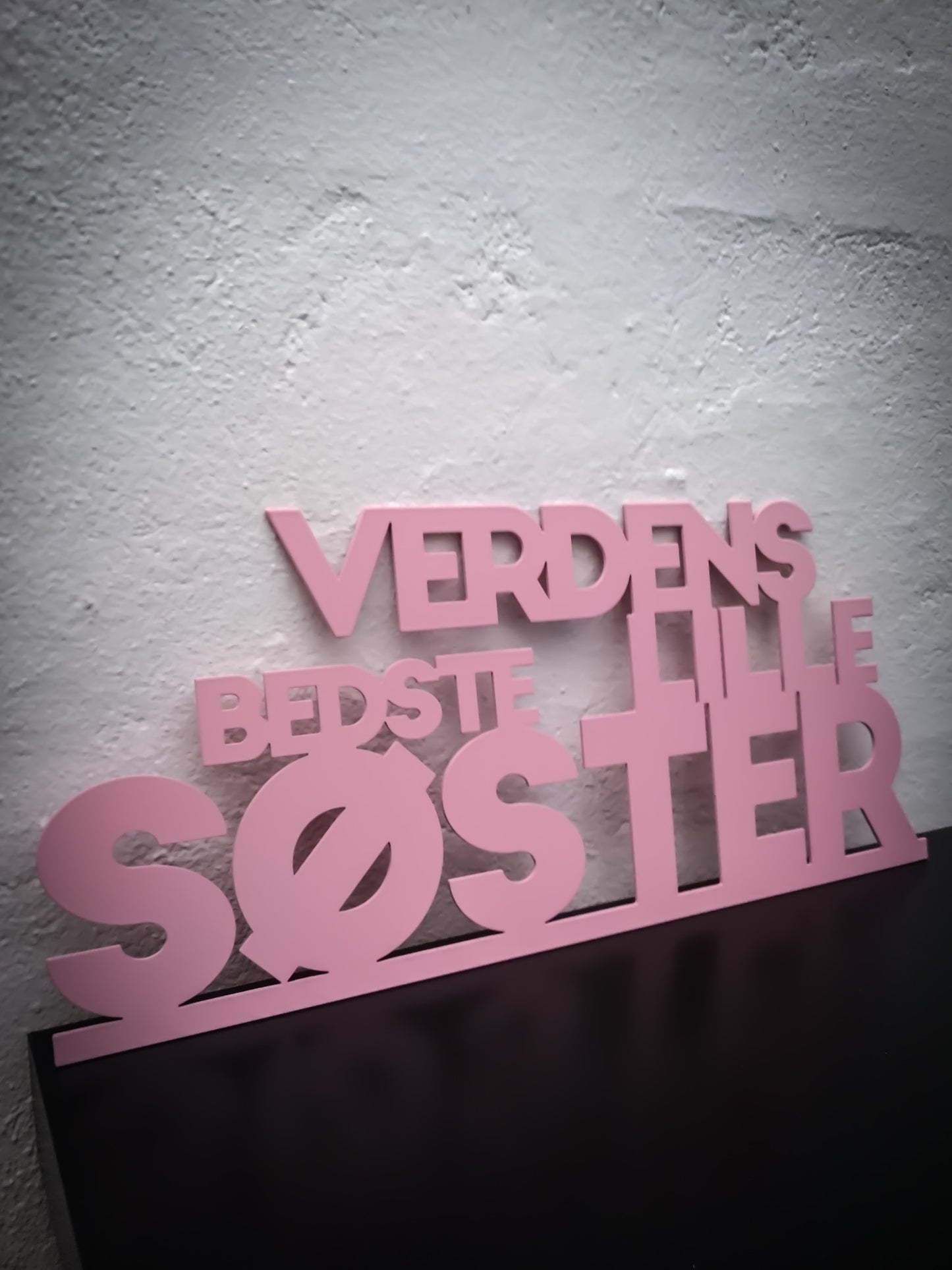 Verdens bedste lillesøster - Pinklakeret 42x18,5cm