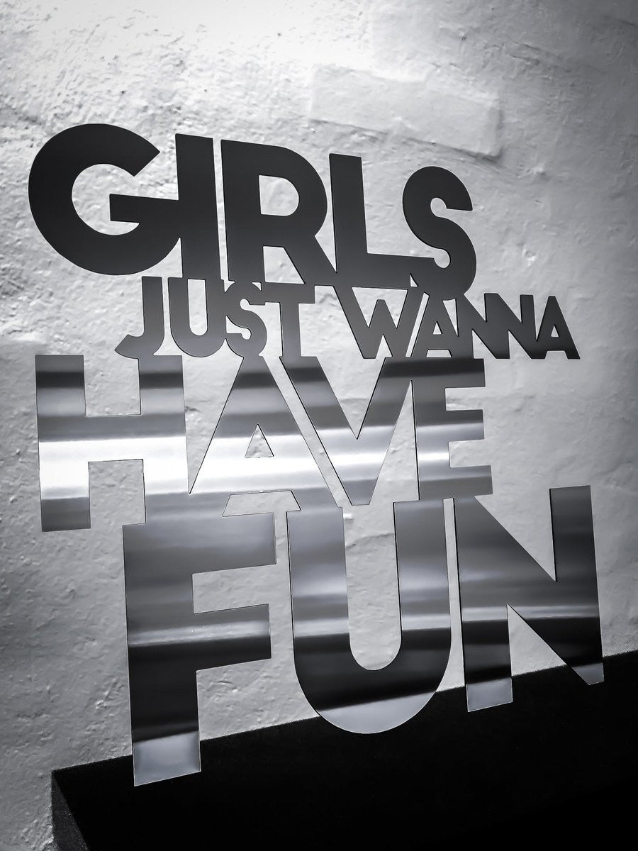 Girls just wanna have fun - Rustfri stål 33x32cm