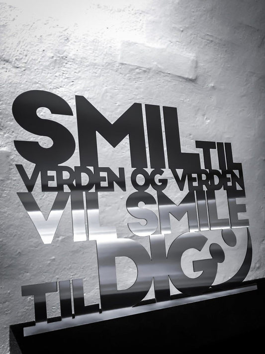 Smile to the world and the world will smile to you - Stainless steel 41x33cm